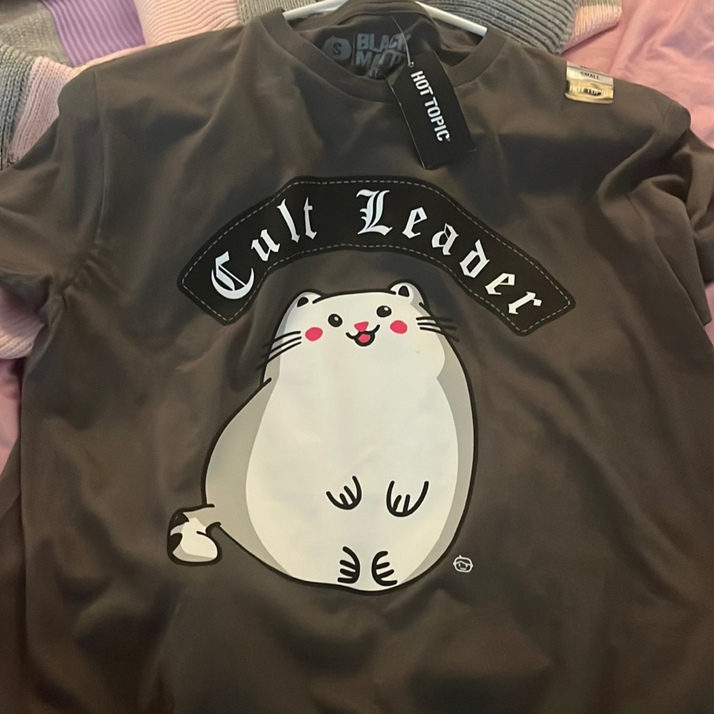 New hot topic t shirt with “cult leader” on the front